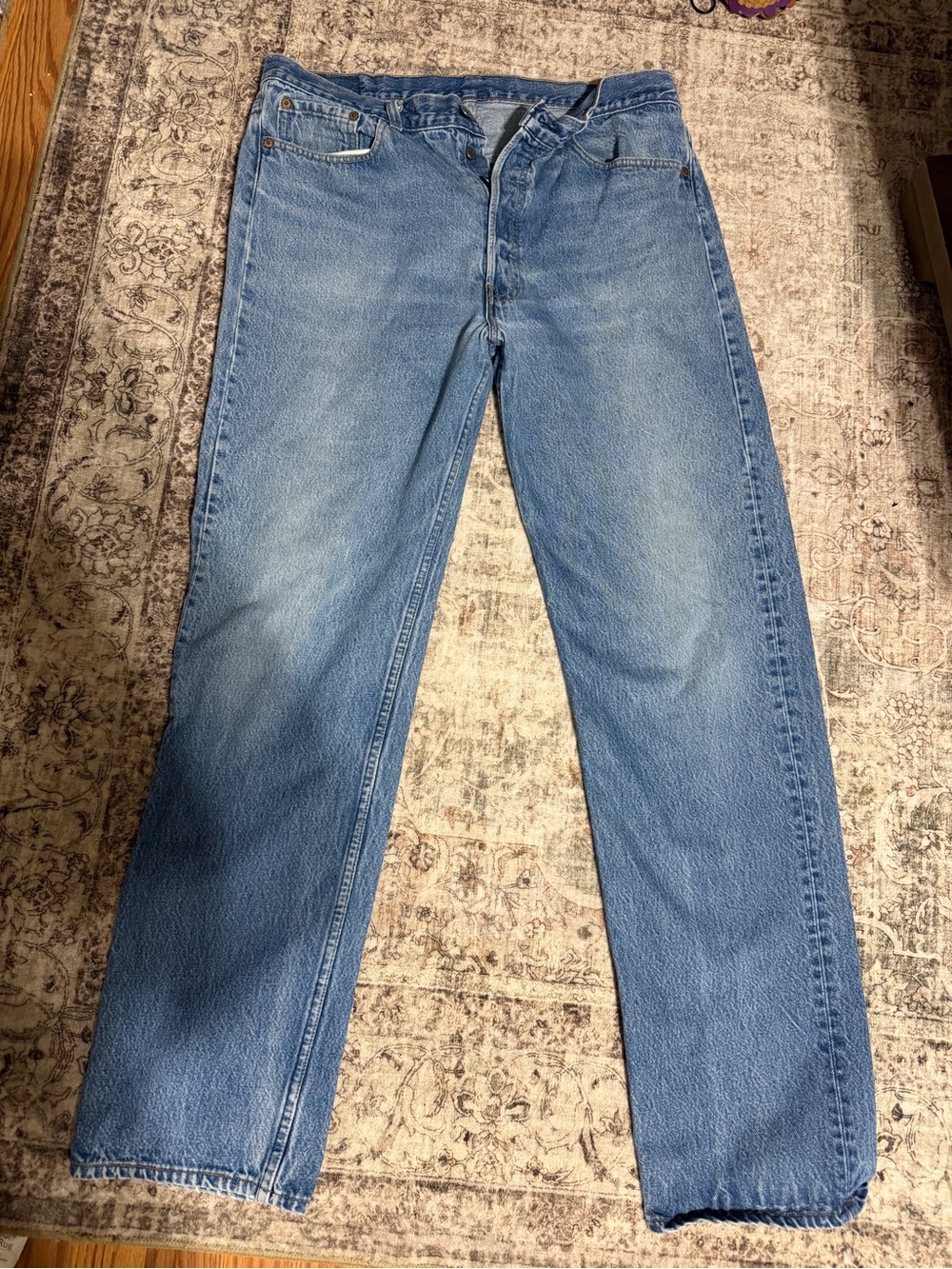 Vintage 1991 Levi's 501 Jeans
Made in USA Light Wash 38x34
Can Ring Fade